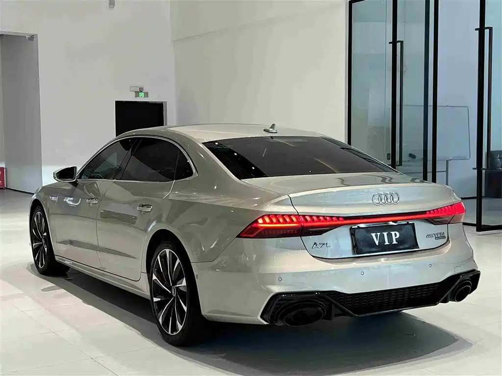 Photo 9 - Audi A7L