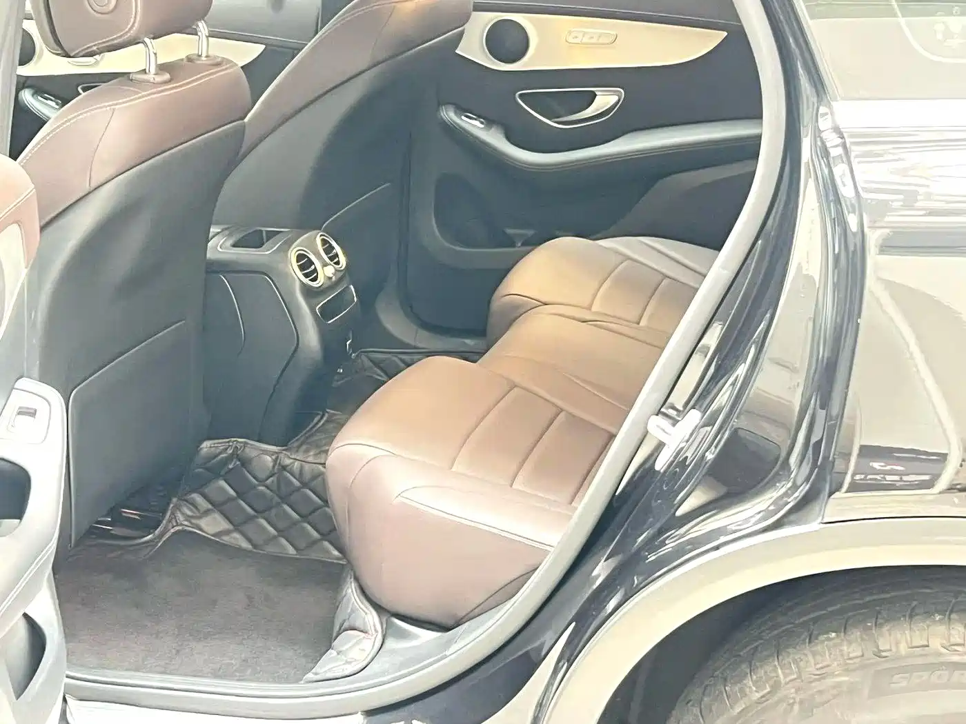 Mercedes-Benz GLC 2021 GLC 260 L 4MATIC Sporty фото 7
