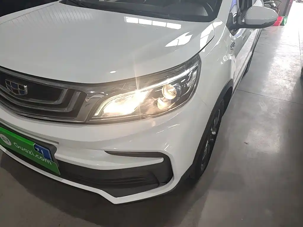 Фото 24 - Geely Vision X3