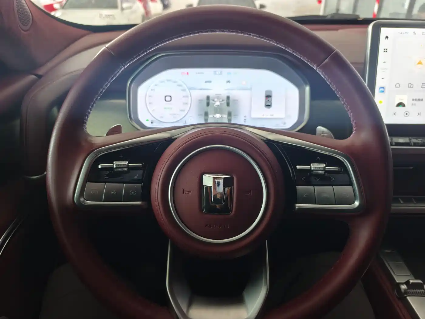 TANK TANK 700 NEW ENERGY