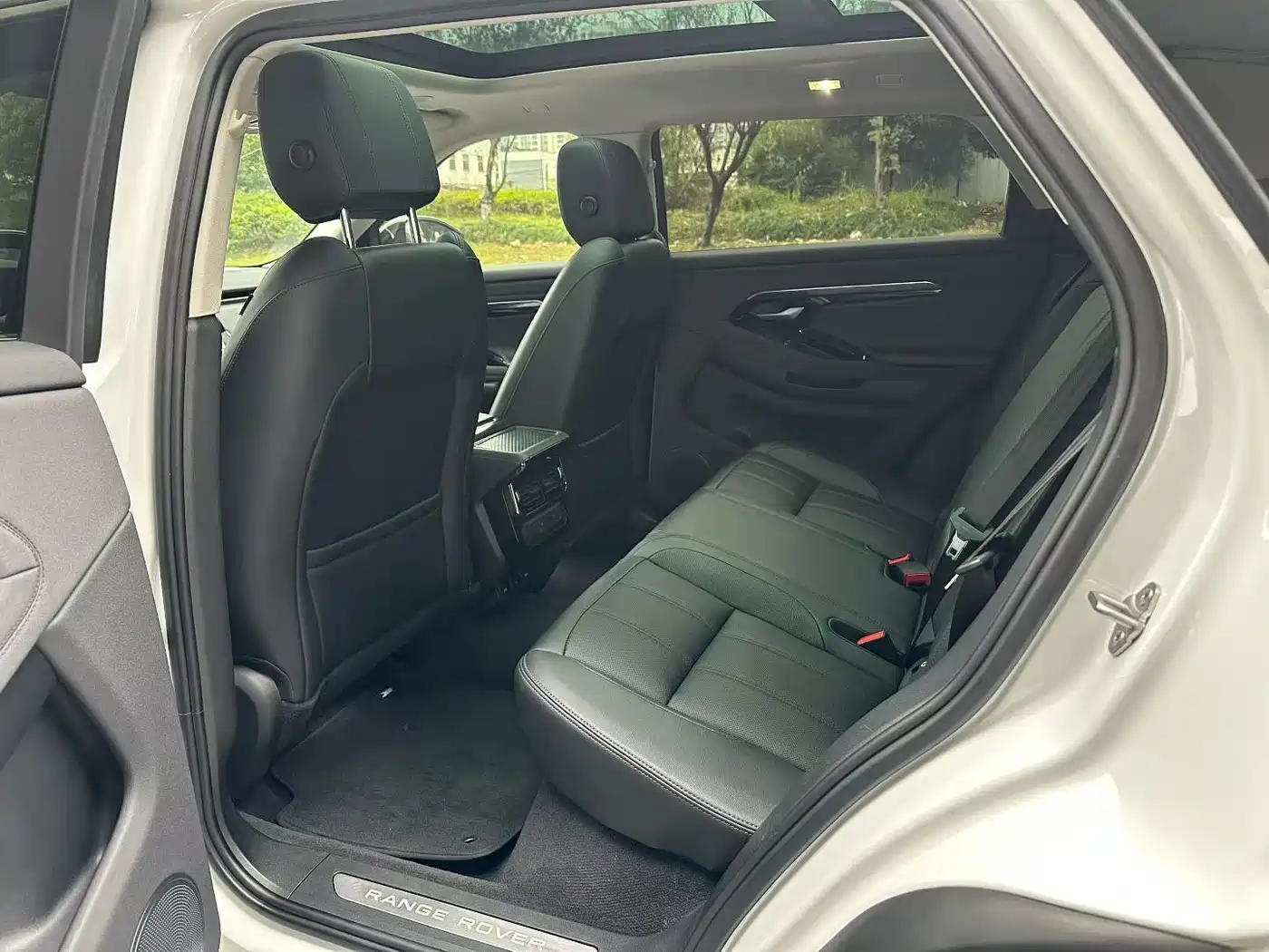 Land Rover Range Rover Evoque 2023 Range Rover Evoque L 249PS Luxury Edition фото 8