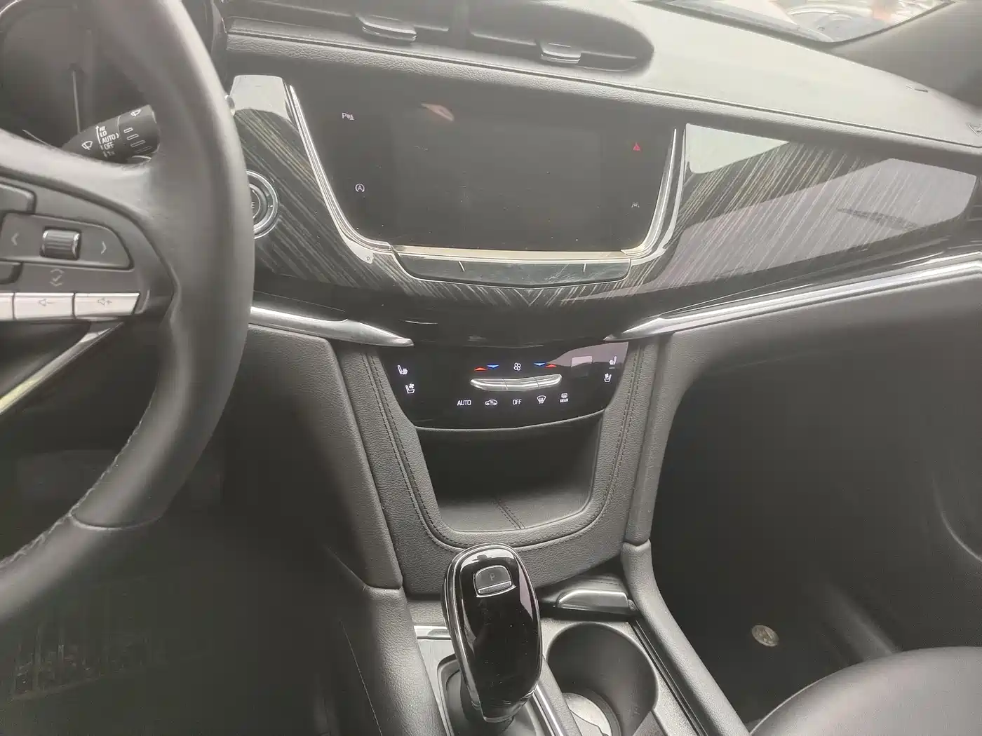 CADILLAC XT6