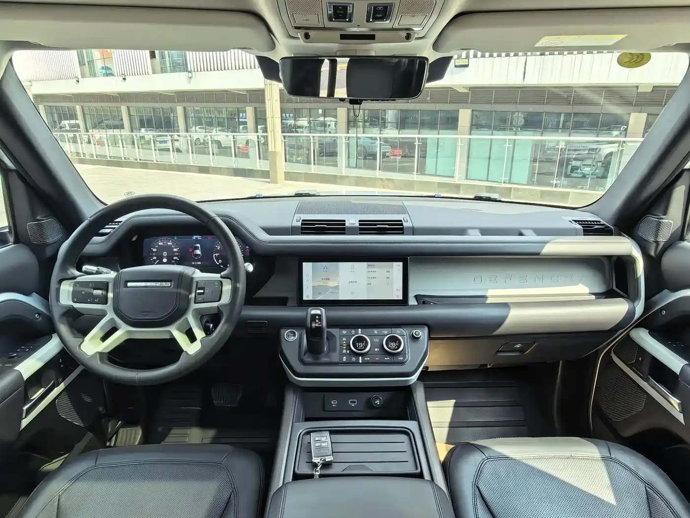 Фото 10 - Land Rover Defender