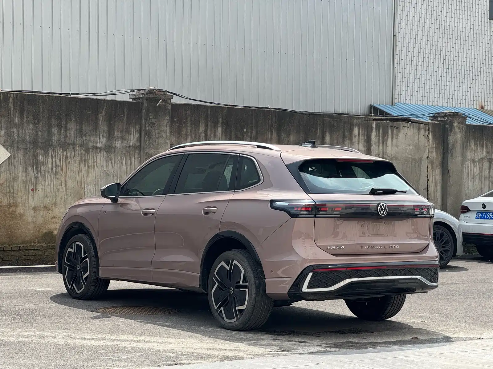 Фото 7 - Volkswagen Tiguan L