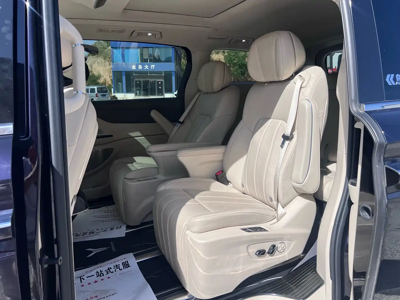 Voyah Auto Voyah Dreamer 2024 PHEV Extended Range Premium Edition фото 12