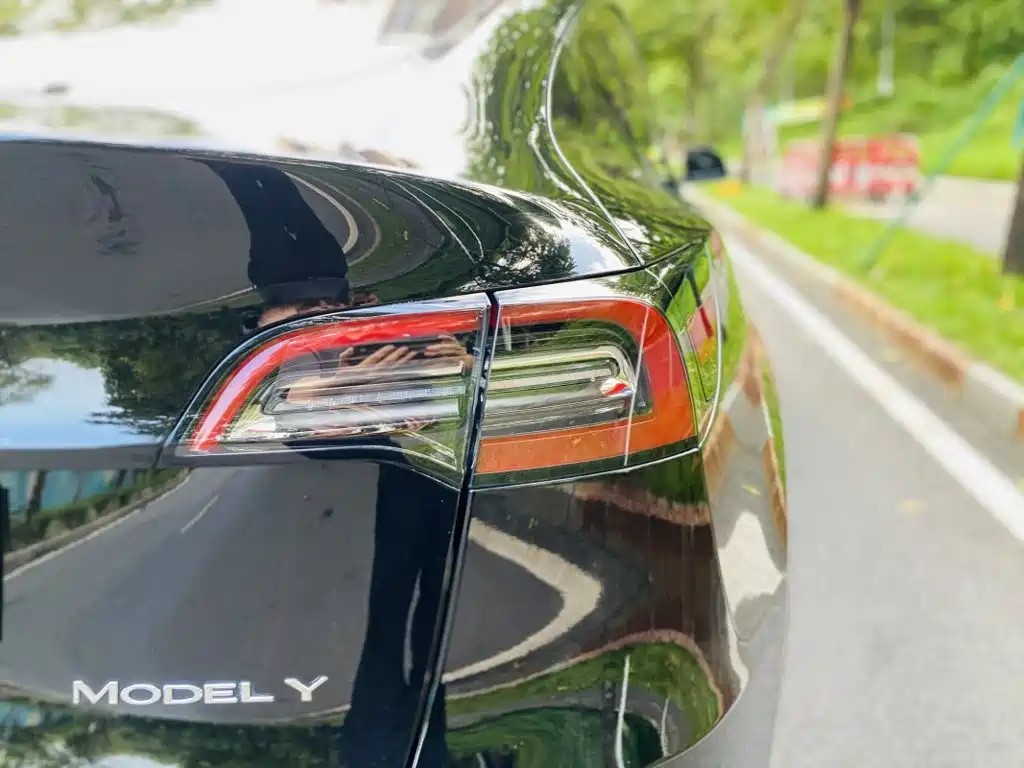 Фото 3 - Tesla Model Y