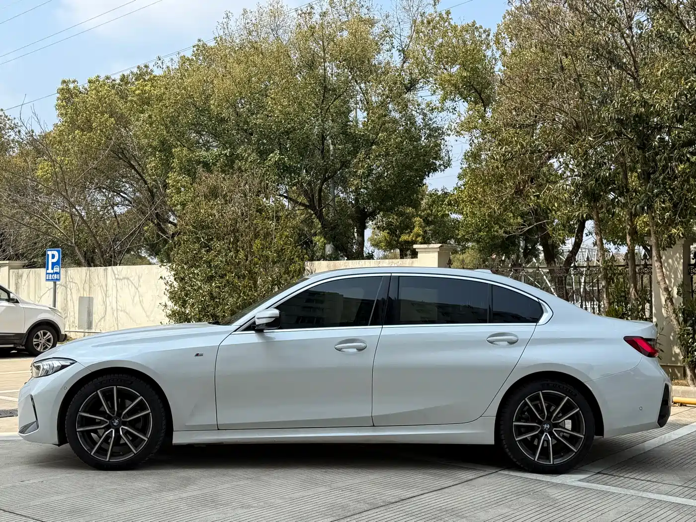BMW 3 Series 2025 325Li M Sport Package фото 16