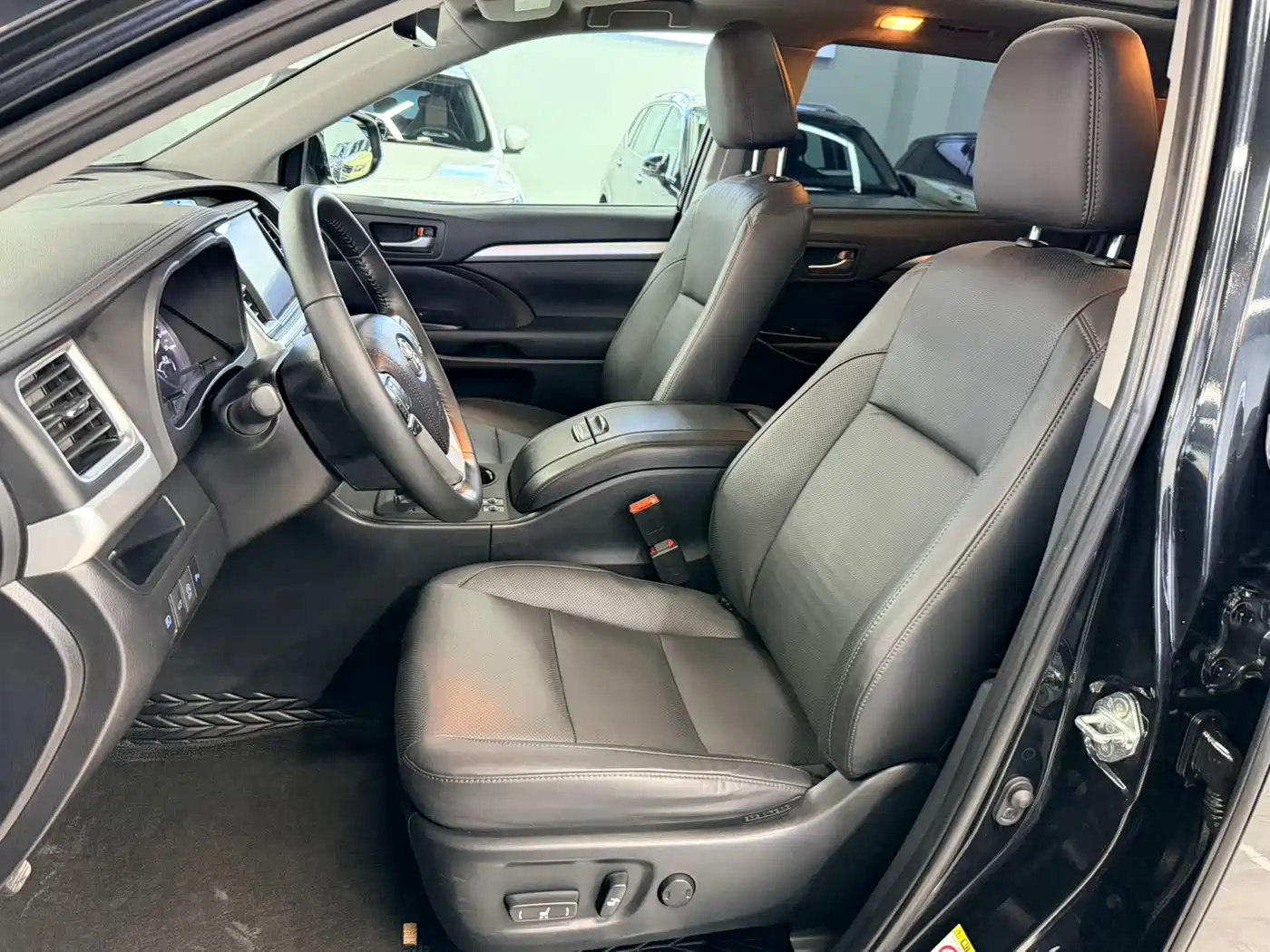 Toyota Highlander 2018 2.0T 4WD Premium 7-seater China VI фото 9