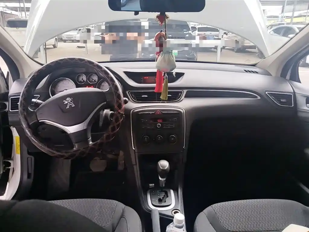 Peugeot 308 2014 Model Joy Edition Classic 1.6L Automatic Superior Style фото 16