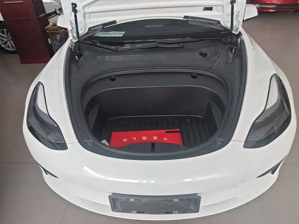 Фото 20 - Tesla Model 3