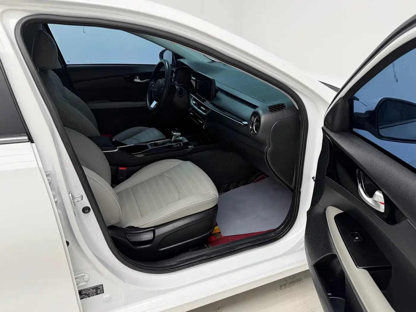 Kia K3 2023 Model 1.5L CVT Luxury Edition фото 16
