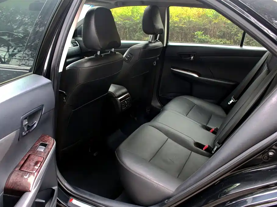 Toyota Camry 2016 2.0G 10th Anniversary Leading Edition фото 9