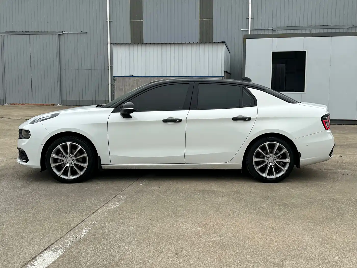 Lynk & Co 03 2018 1.5TD DCT Pro Version China V фото 12
