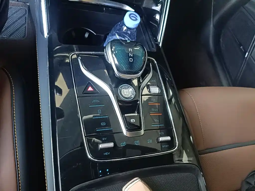 BYD Tang New Energy 2021 DM 2.0T AWD High Performance Premium фото 14