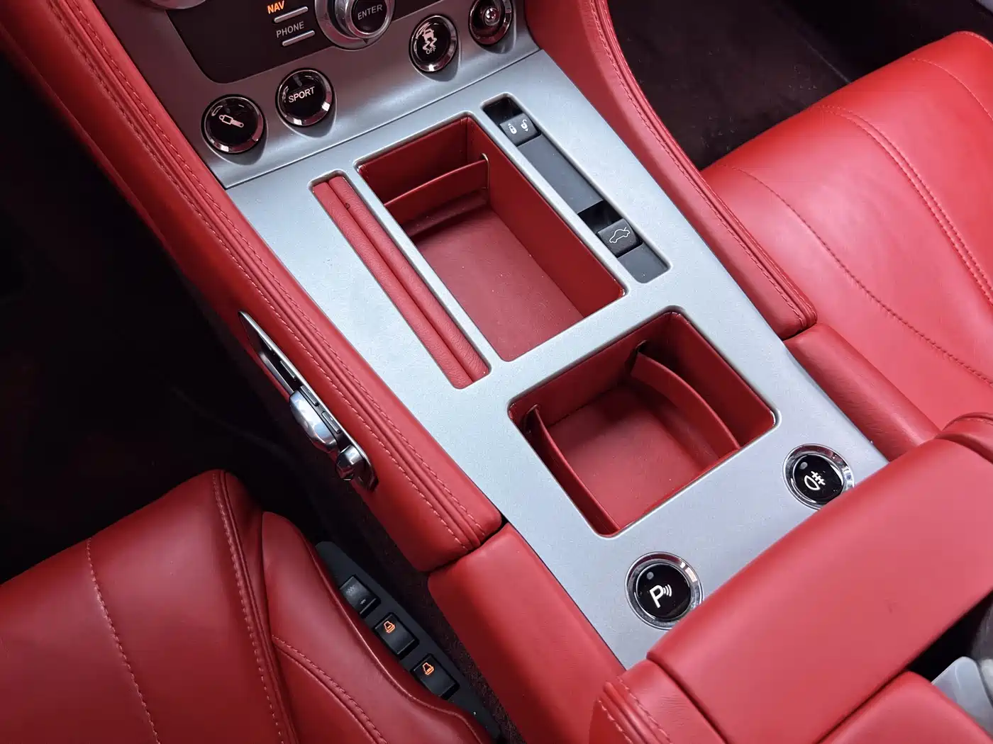 Aston Martin DB9 2013 6.0L Coupe фото 9
