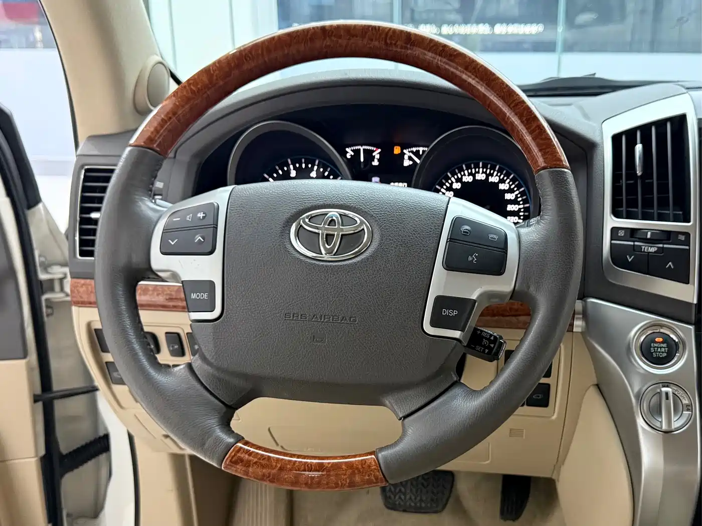 Toyota Land Cruiser 2012 4.6L Automatic VX-R фото 8
