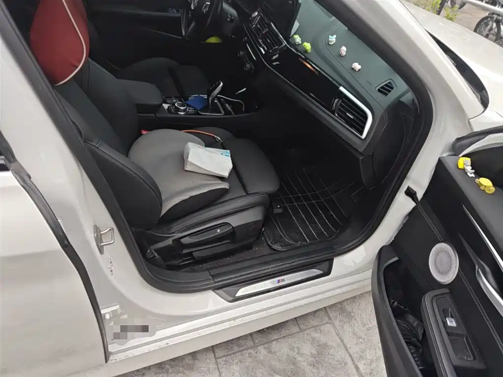 BMW 1 Series 2022 120i M Sport Shadow Edition фото 21