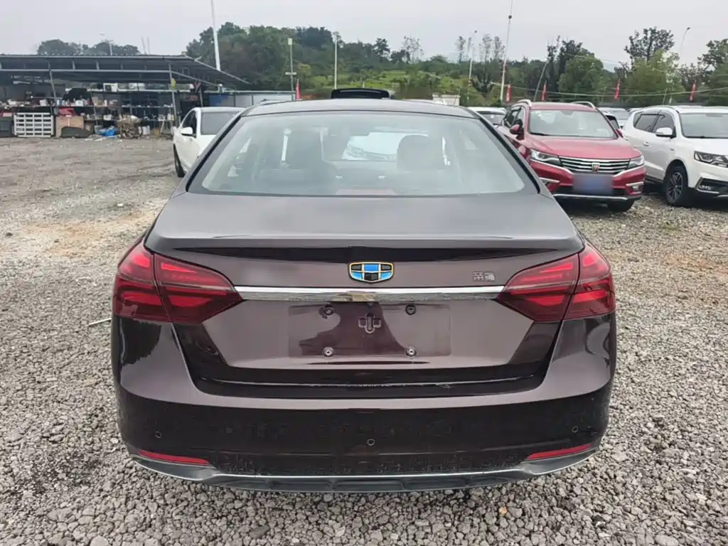 Фото 6 - Geely Emgrand