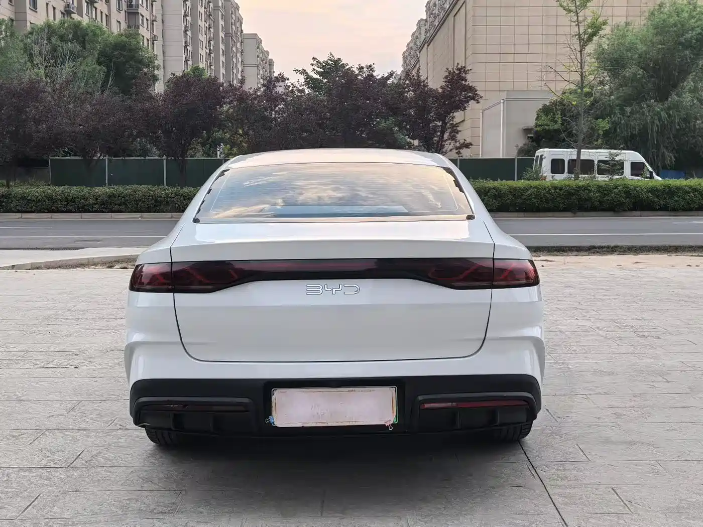 BYD Qin L 2024 DM-i 80KM Leading Edition фото 8