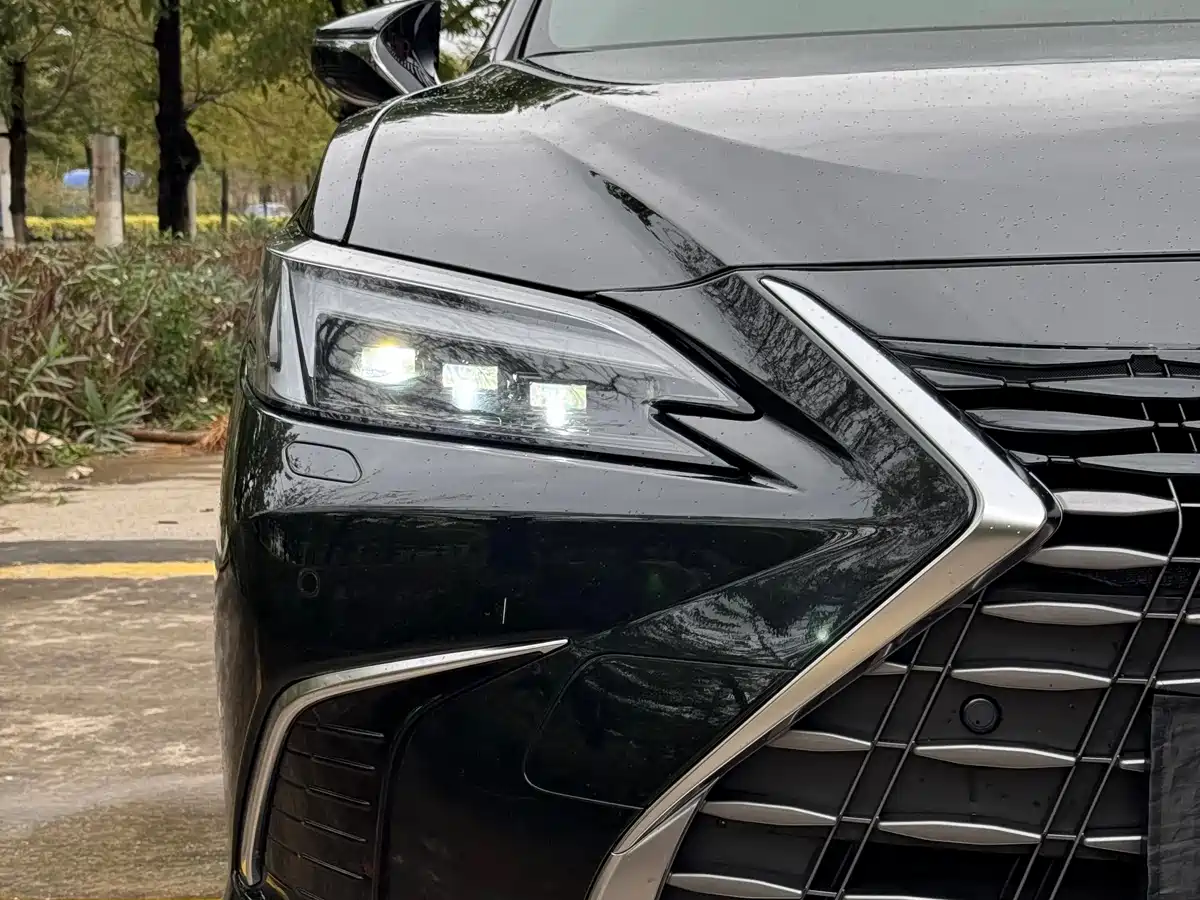 Lexus ES 2025 200 Ultimate Edition фото 2