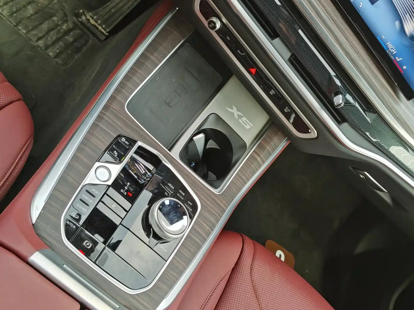 BMW X5 2025 Model xDrive 40Li M Sport Blackout Package фото 15