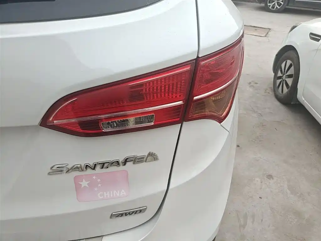 Hyundai Santa Fe 2013 Facelift 2.4L Automatic 4WD Smart фото 8