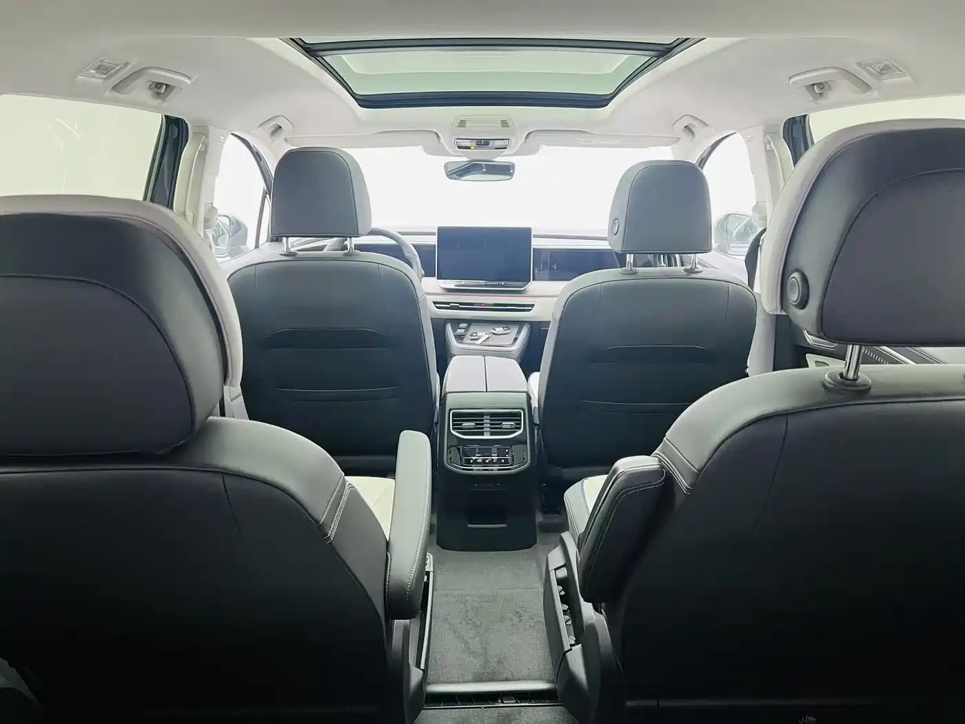 Volkswagen Talagon 2025 450TSI R-Line 6-Seater фото 3