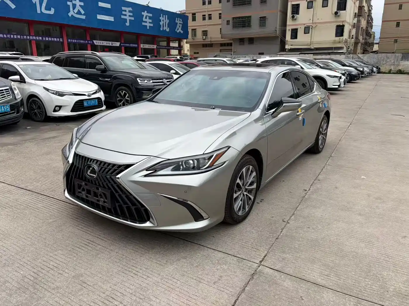 Lexus ES 2022 200 Luxury Edition фото 2