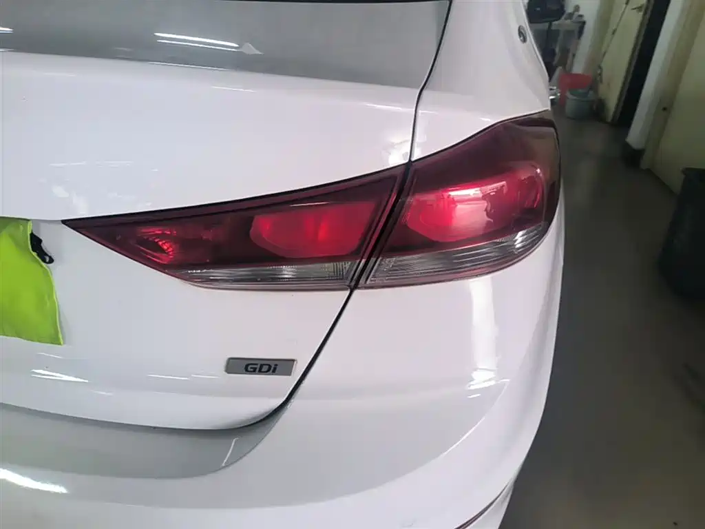 Hyundai Elantra 2018 1.6L Automatic 15th Anniversary Special Edition фото 8