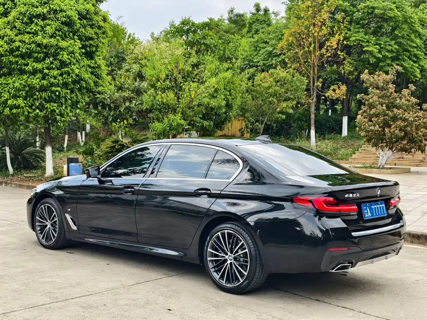 BMW 5 Series 2023 Facelift 530Li Leading M Sport Package фото 7