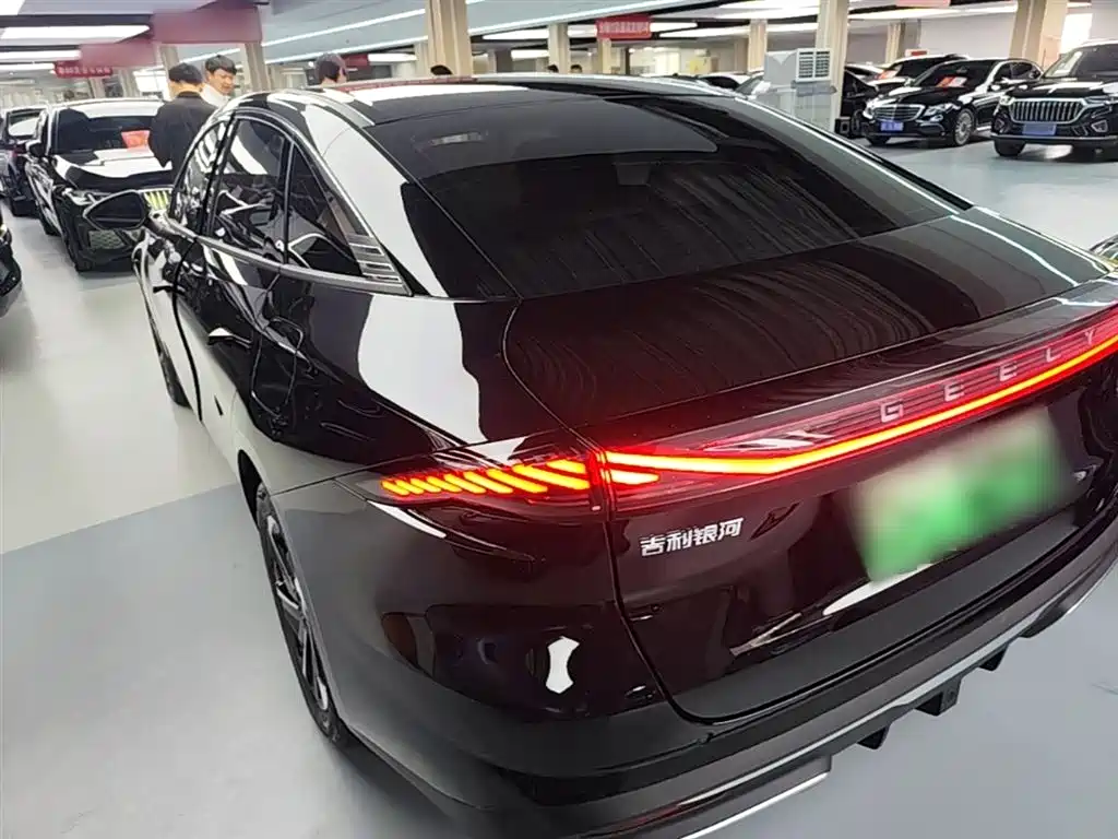 Geely Galaxy Galaxy L6 2024 125km PLUS Soaring Dragon Edition фото 5