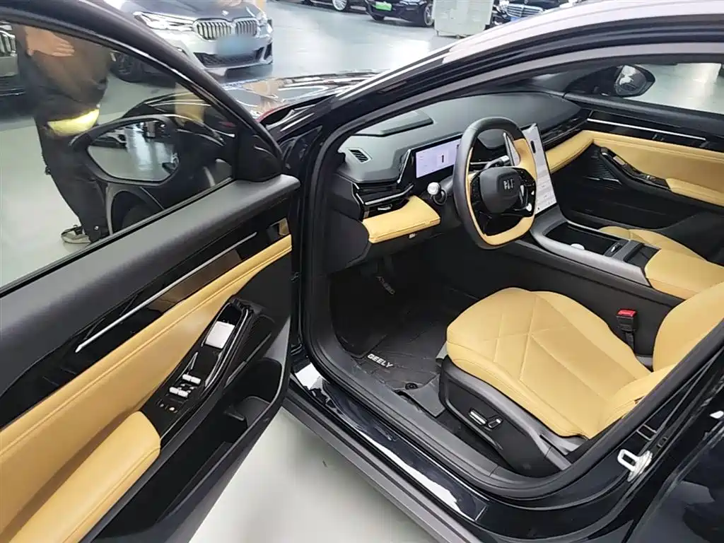 Geely Galaxy Galaxy L6 2024 125km PLUS Soaring Dragon Edition фото 16