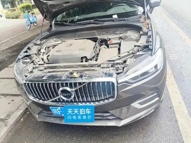 Volvo XC60 2021 T5 AWD Momentum — фото 3