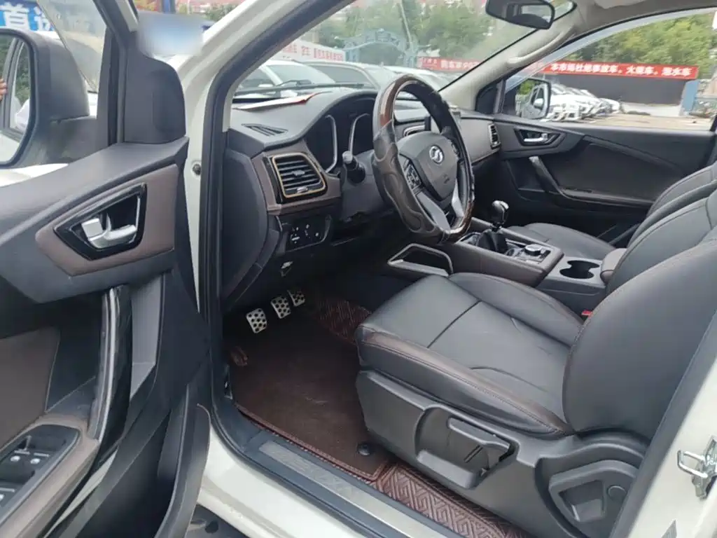 ZTE Lord 2021 2021 2.5T Passenger Version Diesel 2WD Ultra Luxury Big Double Cab