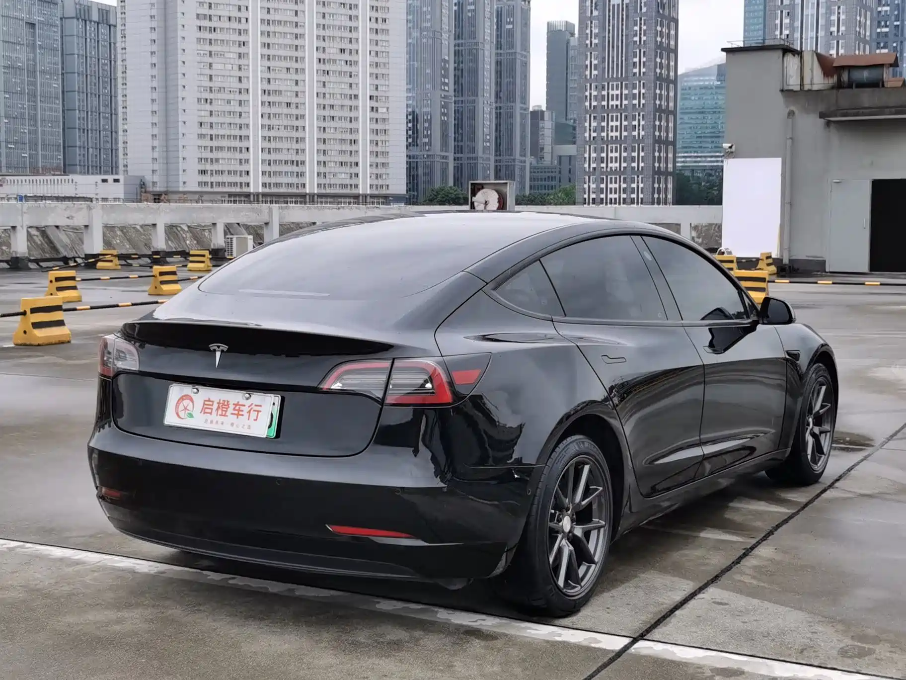 Фото 15 - Tesla Model 3