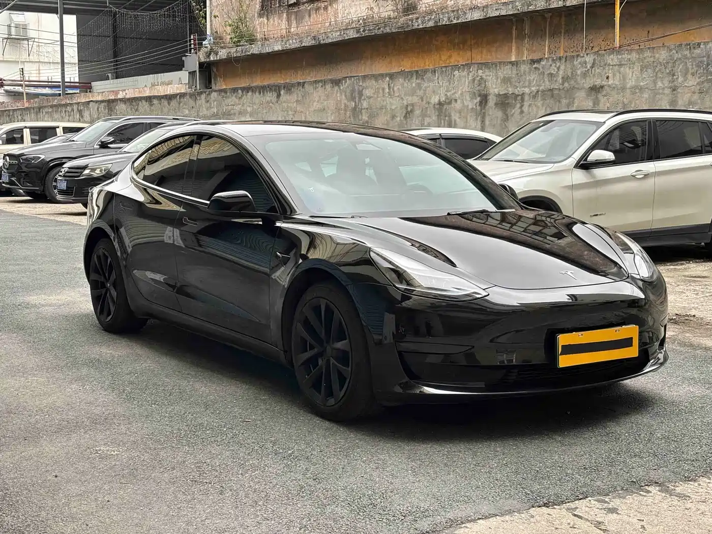 TESLA MODEL 3