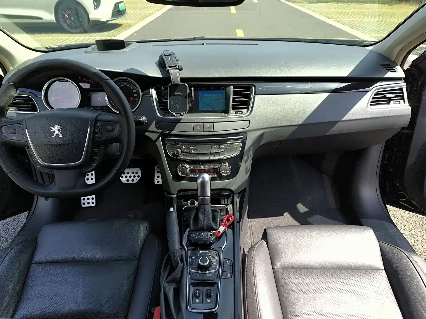 Peugeot 508 2012 2.3L Roland Garros Edition фото 6