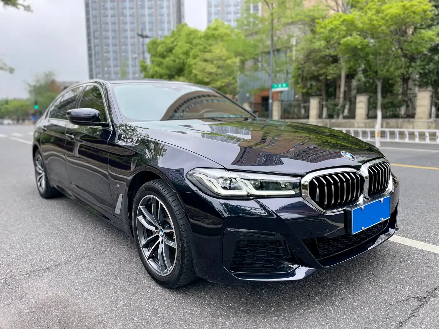 BMW 5 Series 2022 Model Second Facelift 525Li M Sport Package фото 3