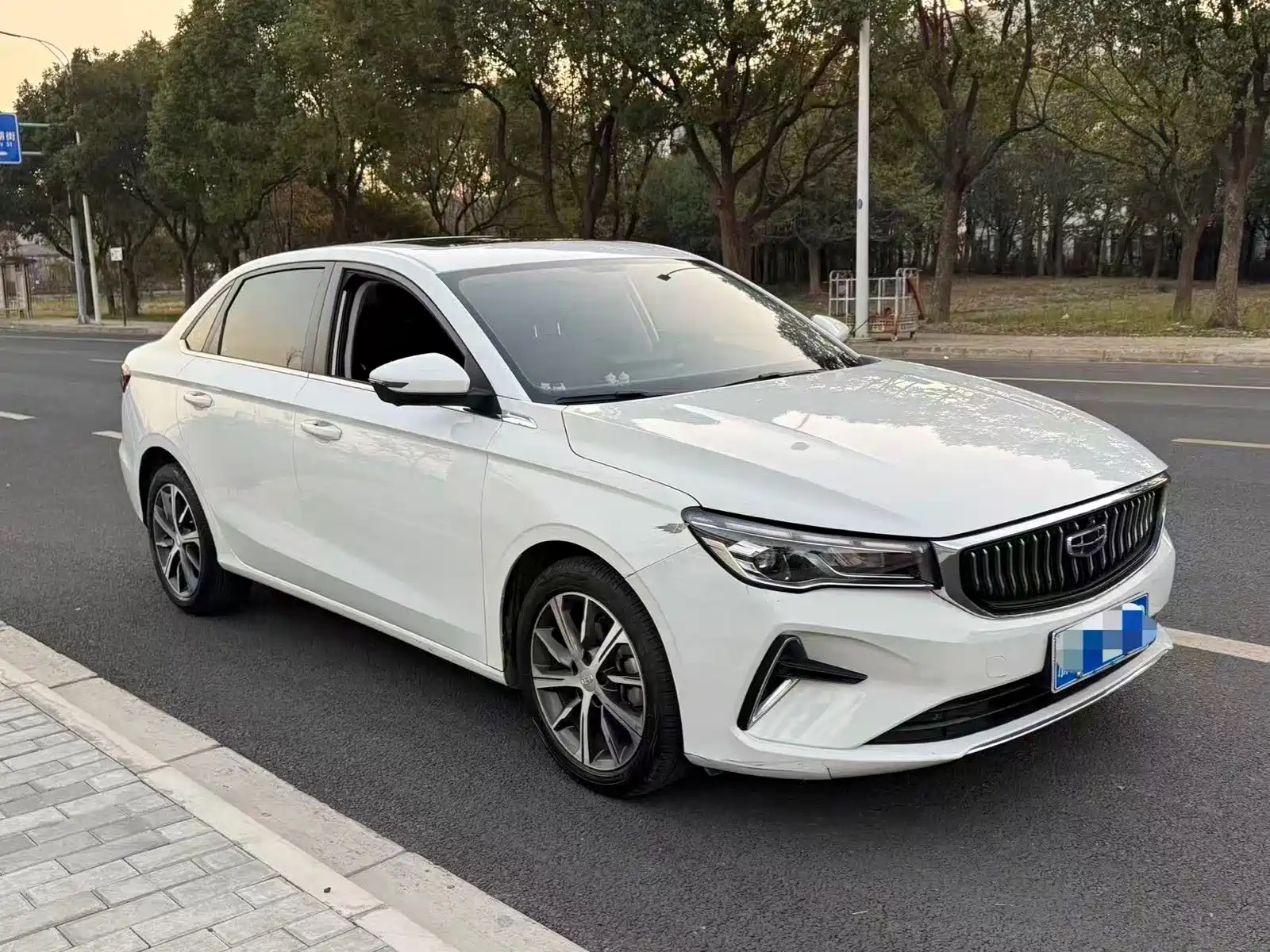 Photo 3 - Geely Emgrand