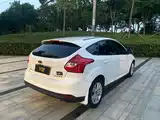 Фото 13 - Ford Focus