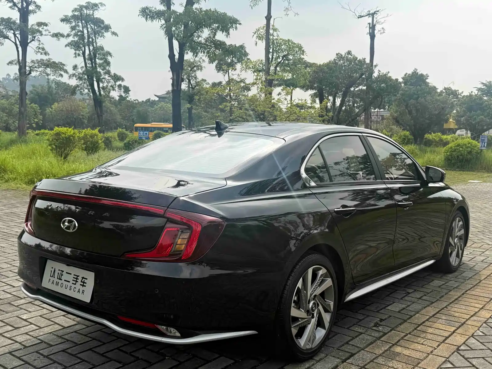 Photo 24 - Hyundai Mistra