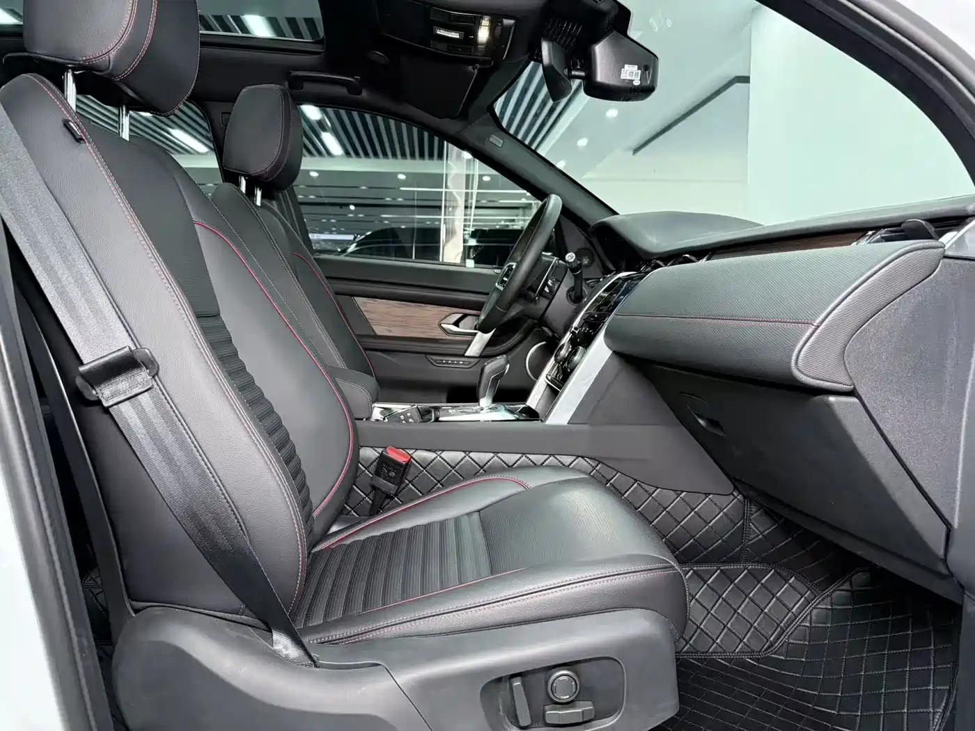 Фото 10 - Land Rover Discovery Sport
