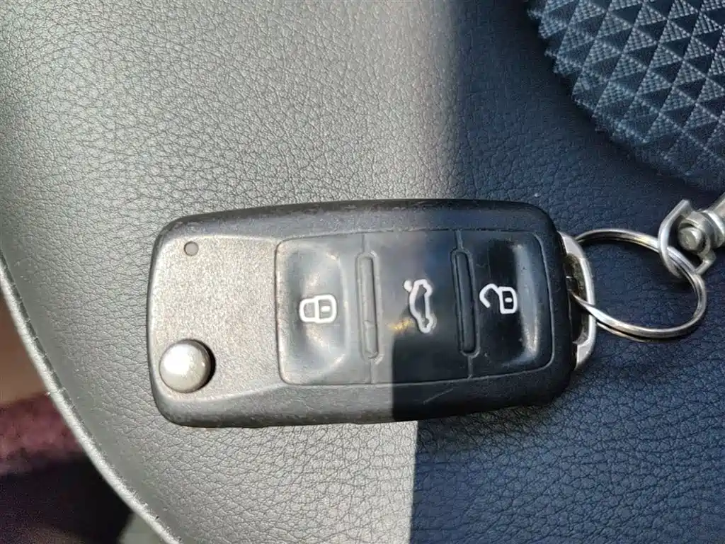 Škoda Skoda Rapid Spaceback 2016 Facelift 1.6L Automatic Innovation Edition фото 9