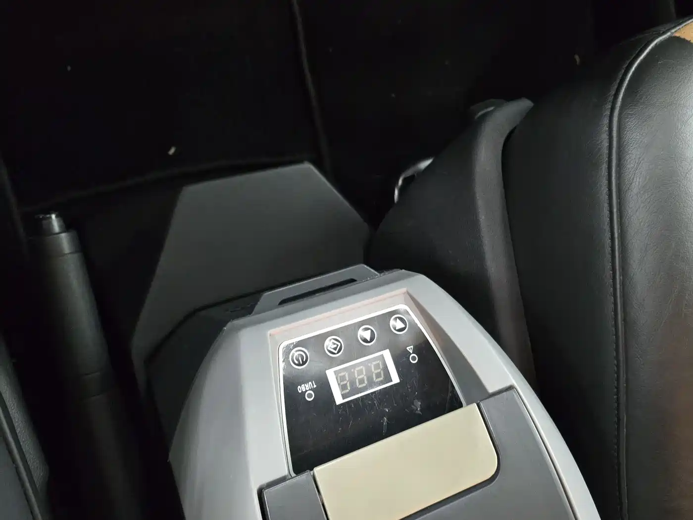 Volkswagen Caravelle 2018 2.0TSI 4WD Luxury Edition 7-Seater фото 5