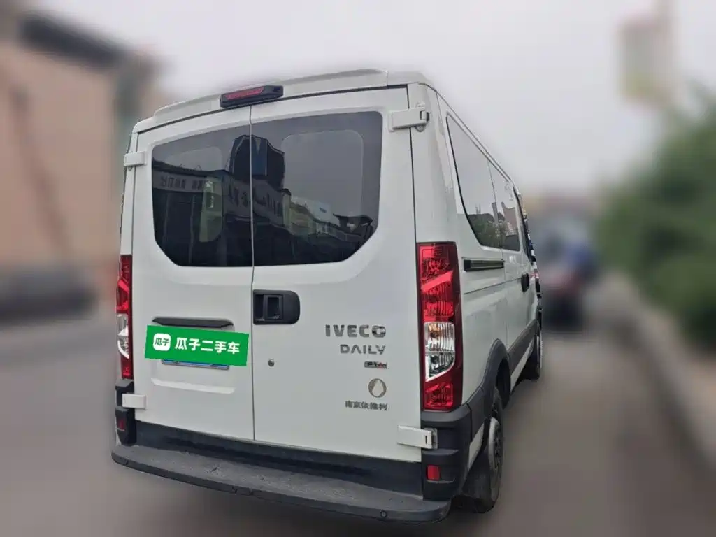Iveco Daily 2022 2021 2.0T Manual Chaorui Short Wheelbase Low Roof Sliding Door F1A