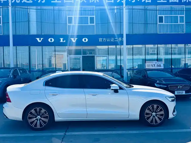 Volvo S60 2022 B4 Smart Vision Luxury Edition — фото 3