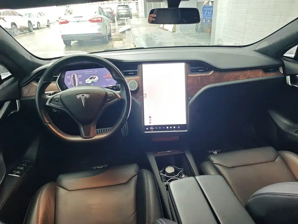 Фото 13 - Tesla Model S