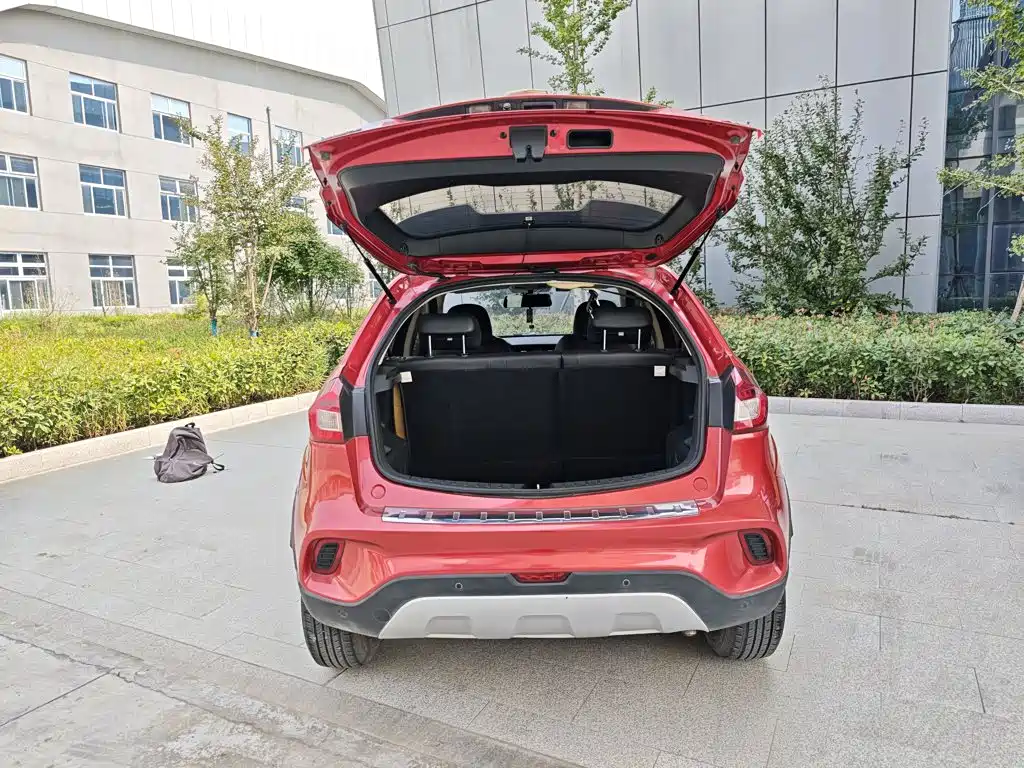 Фото 19 - Geely Vision X3