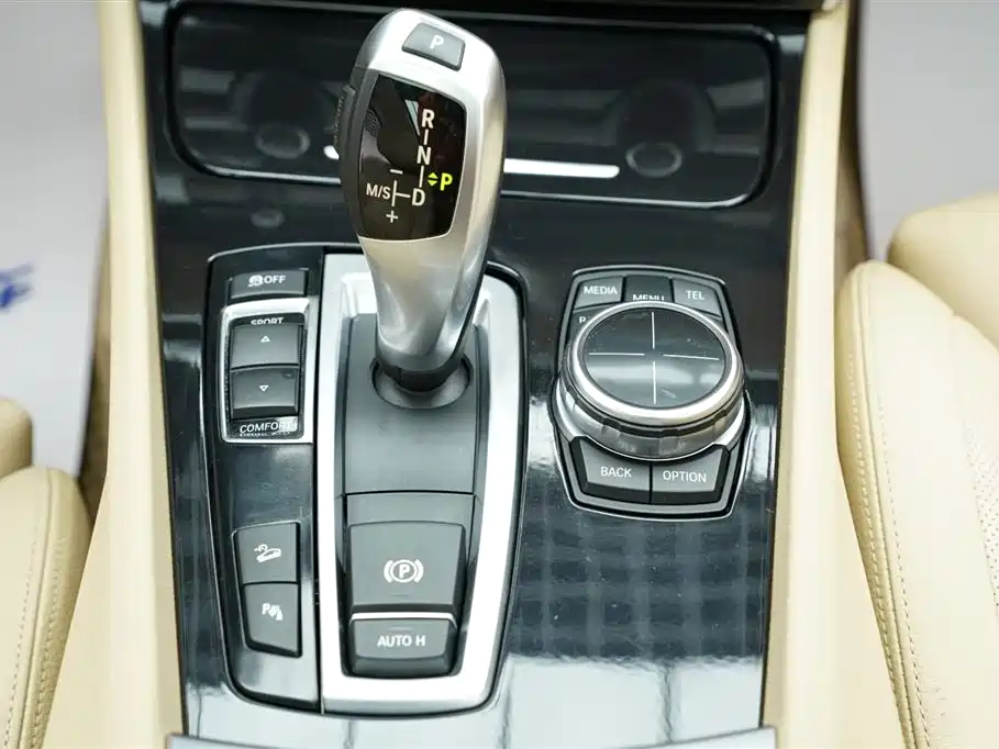 BMW 5 Series GT 2013 535i xDrive Luxury фото 13
