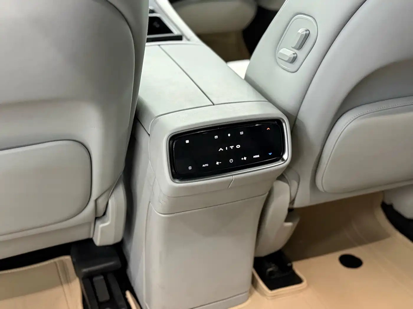 Aito M9 2024 2024 Extended Range Ultra 42kWh 6-Seater
